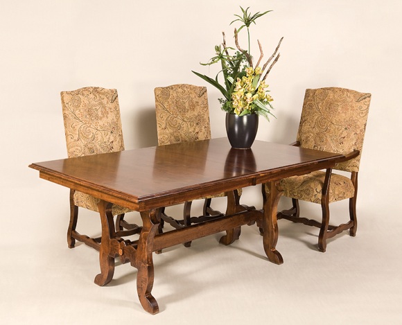 3 Tips On Using An Amish Dining Room Set - Amish Furniture Factory